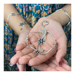 Curvy Delight Flower Bangle (Piece)