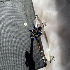 Floral Motif Stone Bangle (Piece)