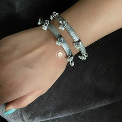 Ruhaniyat Hand Carved Pearl Bangle (Piece)