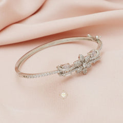 Sparkling Silver Openable Flaky Cuff