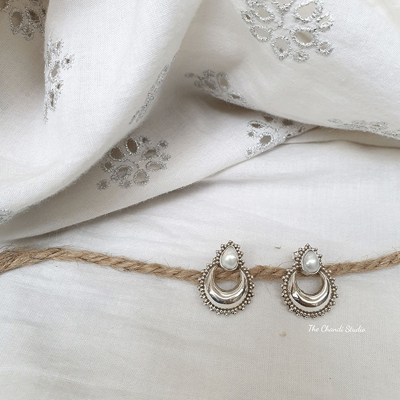 Buy Minimal Chaand Earring Online
