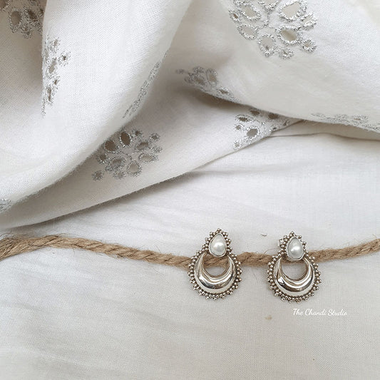 Buy Minimal Chaand Earring Online