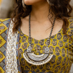 Chaand Necklace With Freshwater Pearls