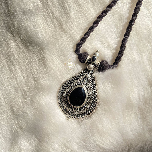 Antique Black Stone Thread Necklace
