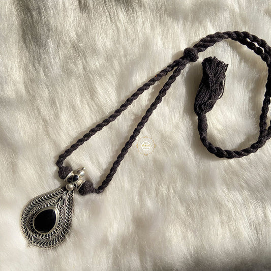 Antique Black Stone Thread Necklace