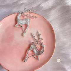 Sparkling Silver Dazzling Deer Brooch