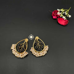 Dilkash Leaf Earring In Gold Tone