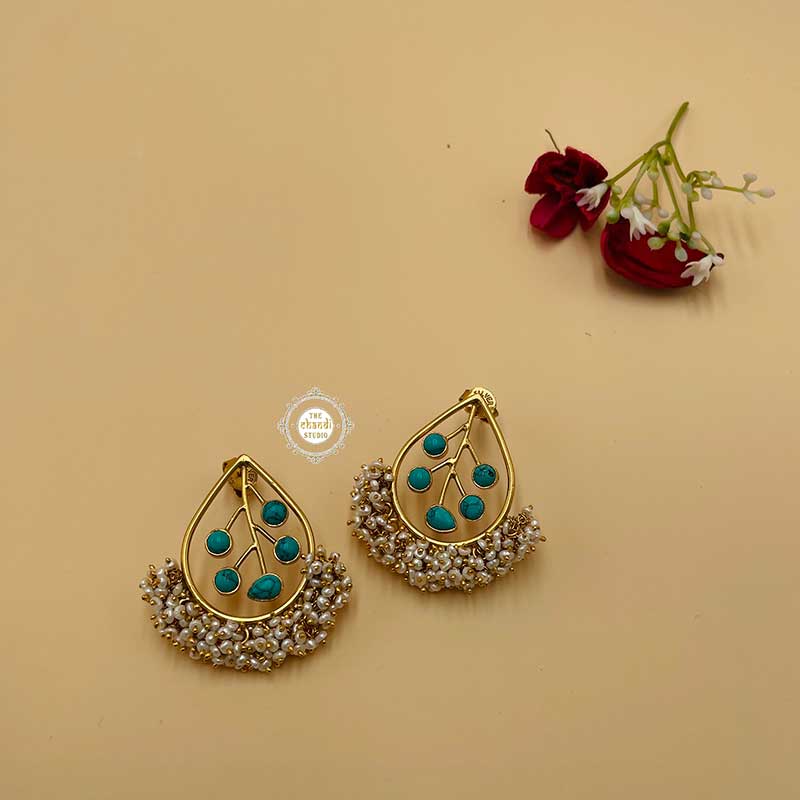 Dilkash Leaf Earring In Gold Tone