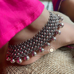 Showstopper Anklet With Detailed Rawa Work