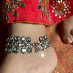 Versatile Kundan Anklet Pair