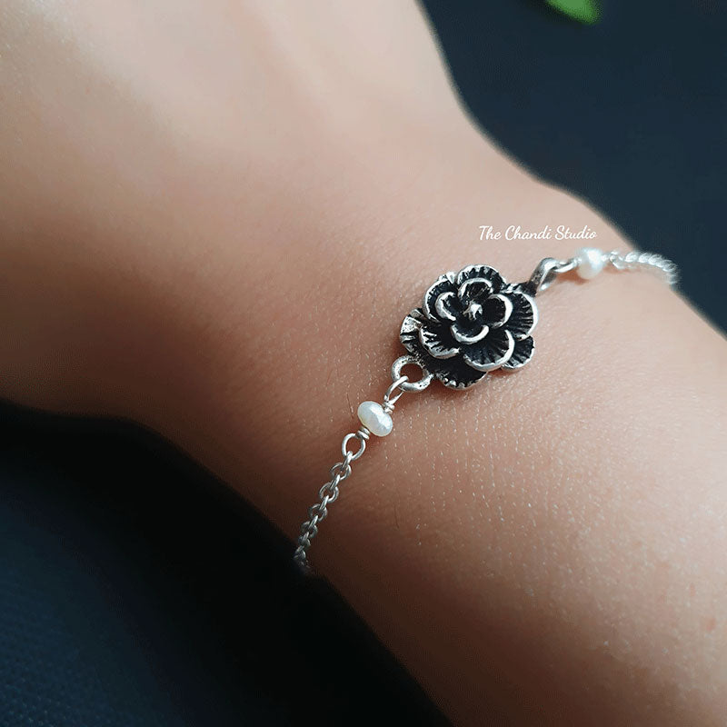 Dainty Flower Bracelet