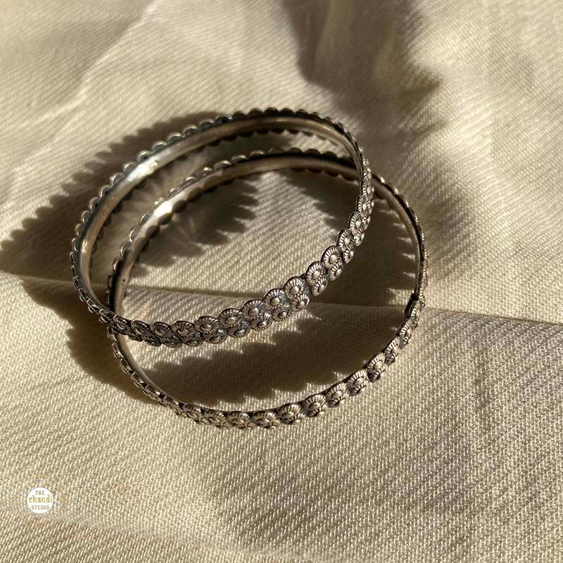 Silver Gleam Bangle (Piece)