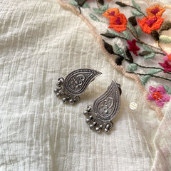 Lightweight Paisley Earring