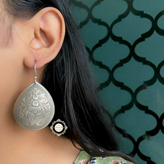 Noor Lightweight Hand Engraved Earring