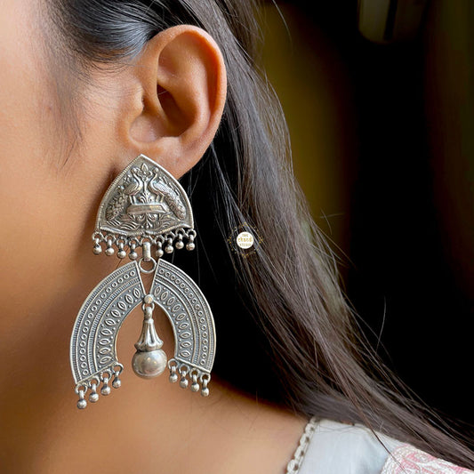 Stop And Stare Majestic Earring