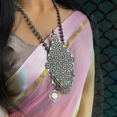 Jashn Intricate Co-Centric Necklace