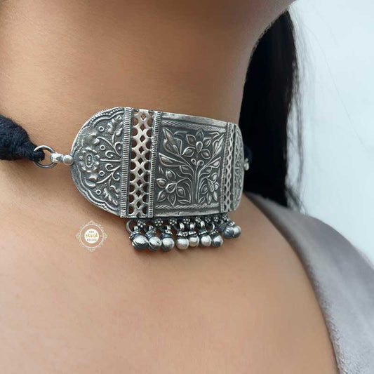 Floral Embossed Ghungroo Thread Choker