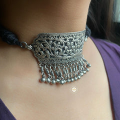 Floral Embossed Ghungroo Thread Choker