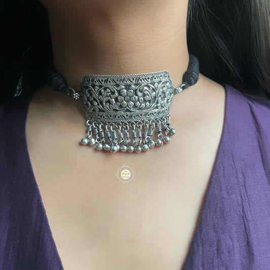 Floral Embossed Ghungroo Thread Choker