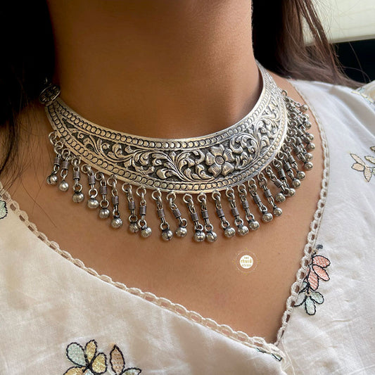 Nazaakat Chitai Chaand Thread Necklace