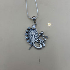 Utsav Om Pendant