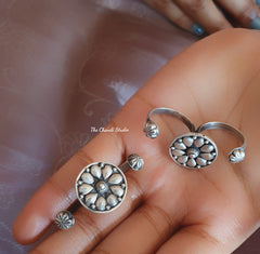 Dilkash Blossom Double Finger Ring