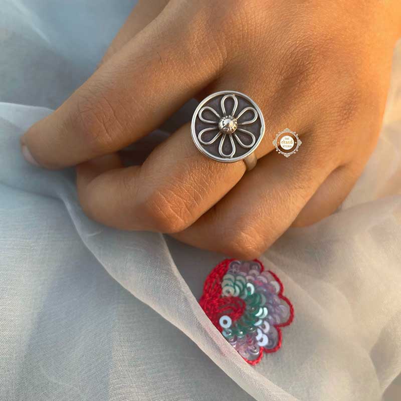 Minimal Floral Ring