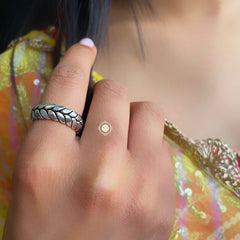 Unisex Fish Tail Band Ring Small