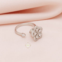 Sparkling Silver Classic Flower Ring