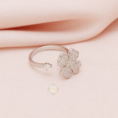 Sparkling Silver Classic Flower Ring