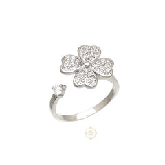 Sparkling Silver Classic Flower Ring