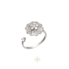 Sparkling Silver Classic Flower Ring