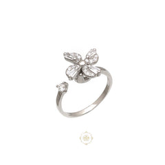 Sparkling Silver Classic Flower Ring