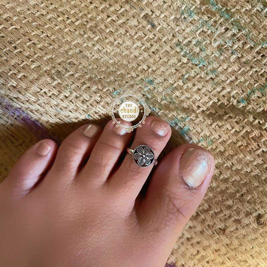 Mini Flower Toe Ring