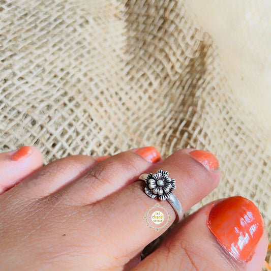 Mini Flower Toe Ring