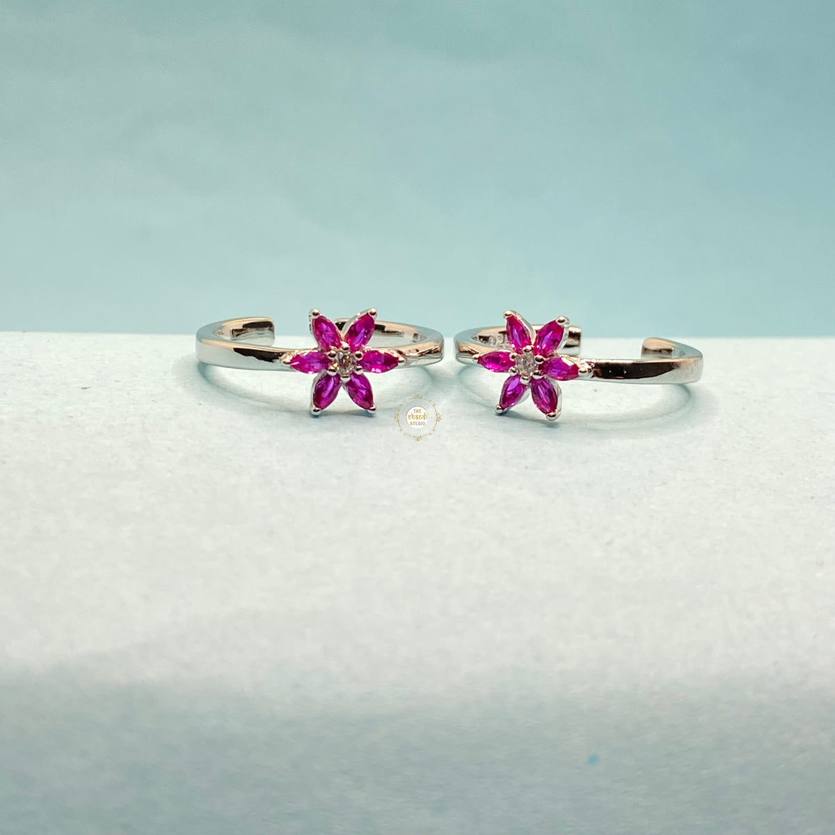 Sparkling Silver Flower Toe Ring