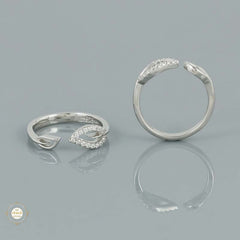 Sparkling Silver Twist Nail Band Toe Ring