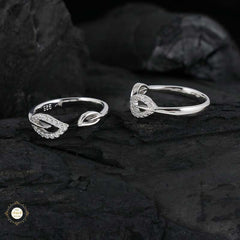 Sparkling Silver Twist Nail Band Toe Ring