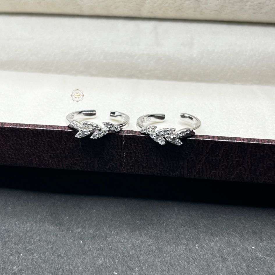 Sterling Silver Sparkling Leaf Toe Ring