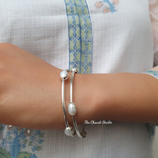 Ruhaniyat Pearl Bangle