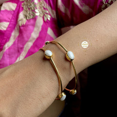 Ruhaniyat Pearl Bangle