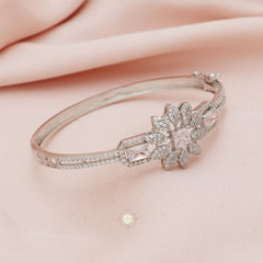 Sparkling Silver Openable Flaky Cuff