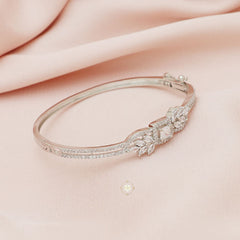 Sparkling Silver Openable Flaky Cuff