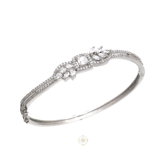 Sparkling Silver Openable Flaky Cuff