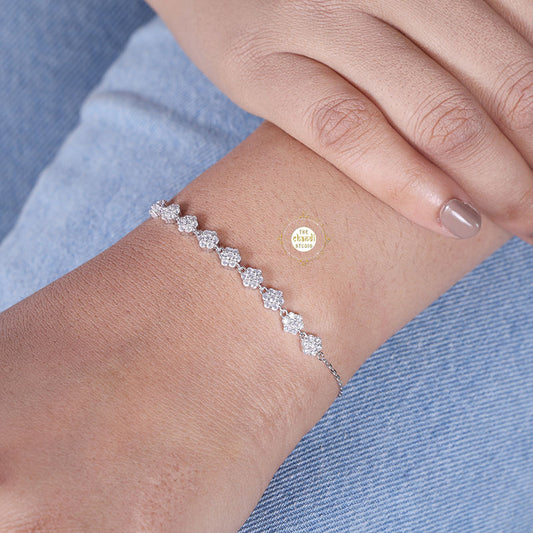 Sparkling Silver Classic Flower Bracelet