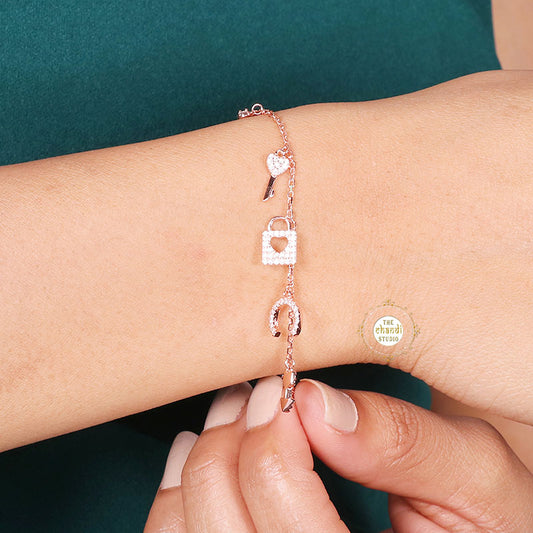 Sparkling Heart’s Glimmering Key Bracelet (Piece)