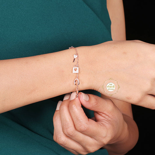 Sparkling Heart’s Glimmering Key Bracelet (Piece)