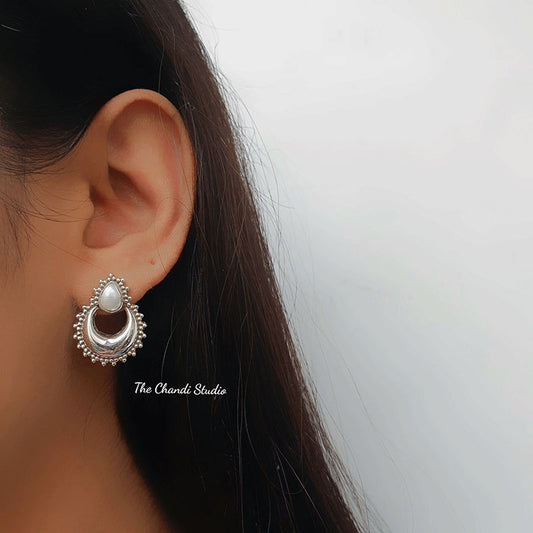 Minimal Chaand Earring