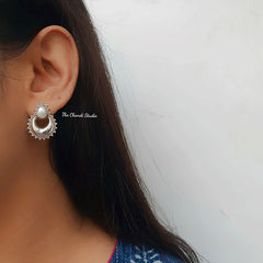 Minimal Chaand Earring