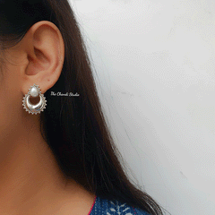 Minimal Chaand Earring